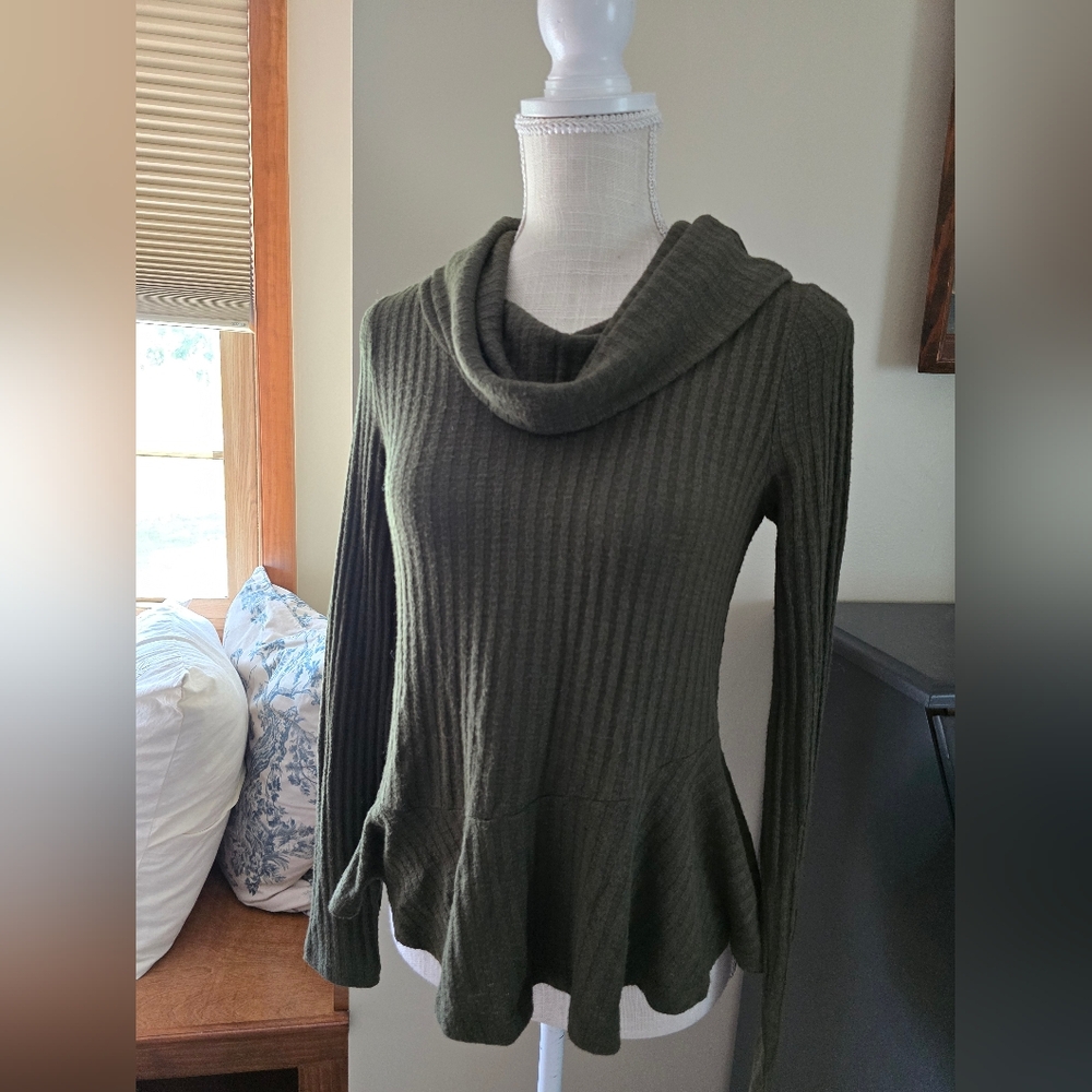 Maeve Anthropologie Sz. XS ribbed Peplum Green Long Sleeve Cowl neck Top